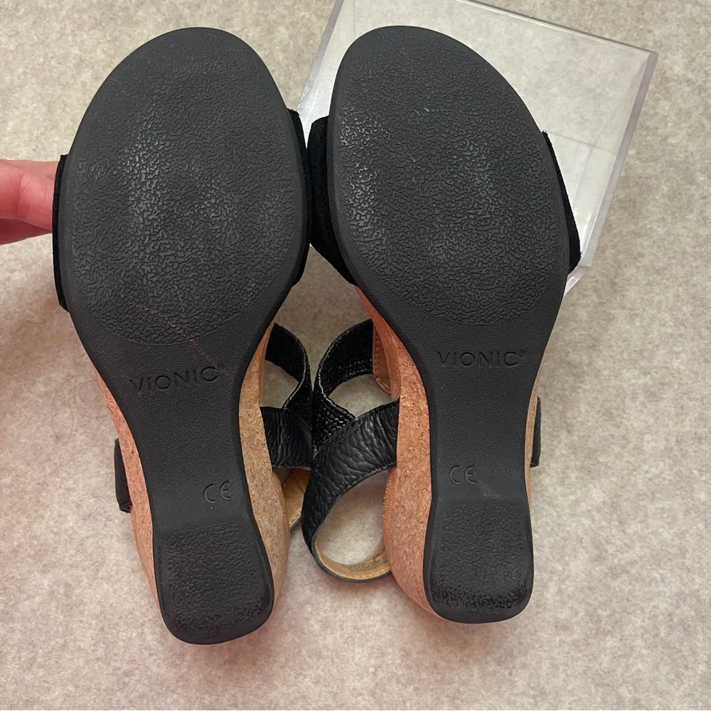 Vionic Kaytie Black Leather Suede T-Strap Wedge Sandal Womens size 8